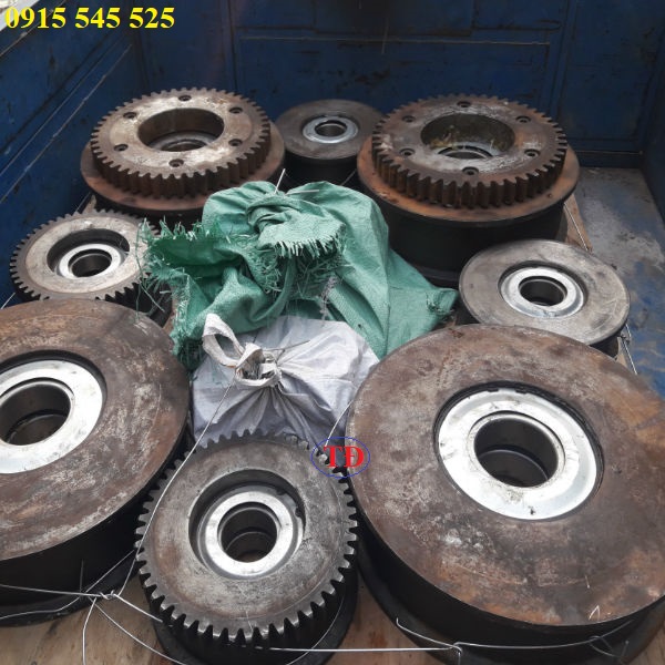 Bánh xe dầm biên cầu trục